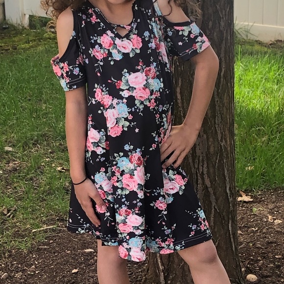 Cold Shoulder Dress The June Floral on Black - Picture 4 of 8